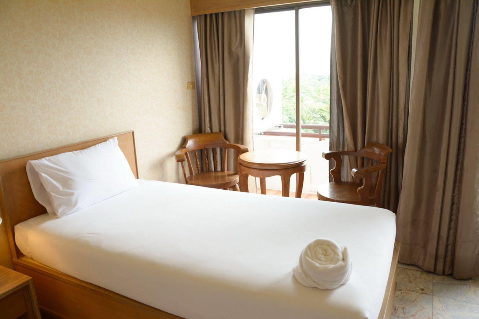 Nonthaburi Palace Hotel Exterior foto