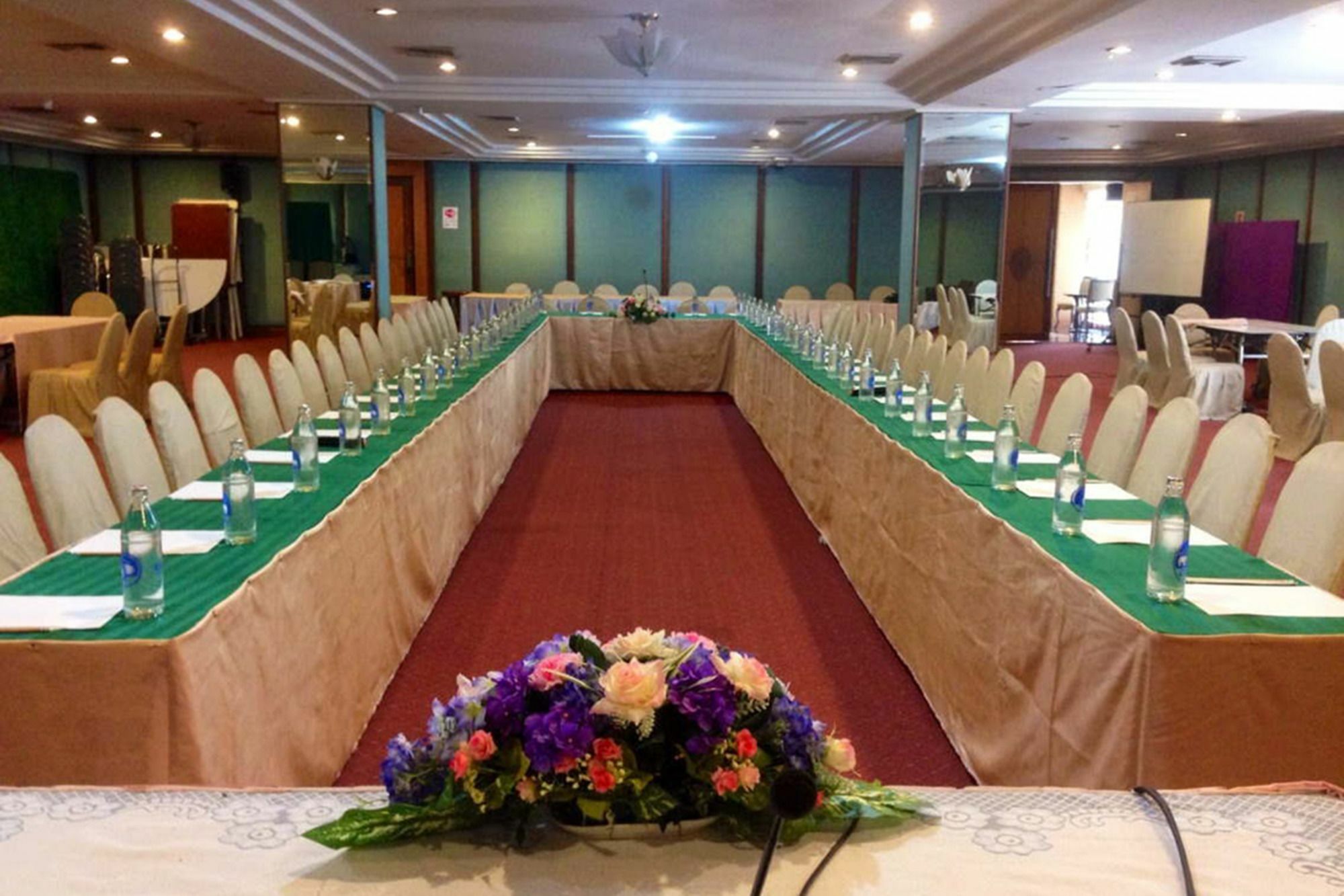 Nonthaburi Palace Hotel Exterior foto